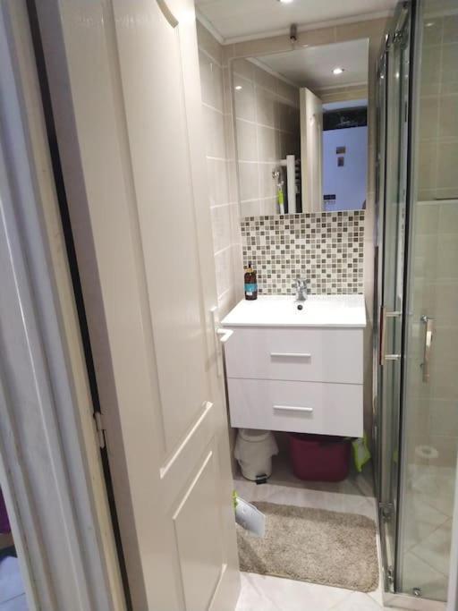 Studio Ideal Pour Deux Voyageurs Sur Marseille Exterior photo