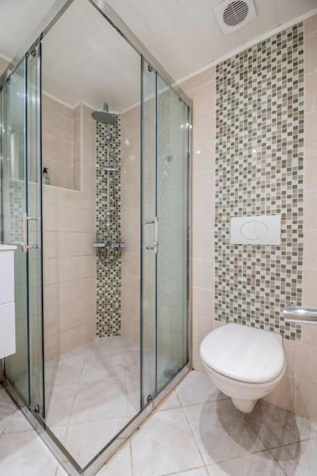 Studio Ideal Pour Deux Voyageurs Sur Marseille Exterior photo